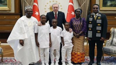 Cumhurbaşkanlığı K&uuml;lliyesi&rsquo;nde ger&ccedil;ekleşen kabulde, Gana B&uuml;y&uuml;kel&ccedil;isi Abdul Nasiru-Deen Cumhurbaşkanı Recep