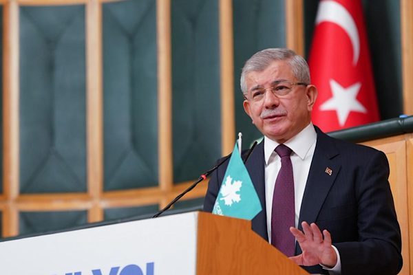 Gelecek Partisi Genel Başkanı Davutoğlu, TBMM&rsquo;de d&uuml;zenlenen grup toplantısında, 25