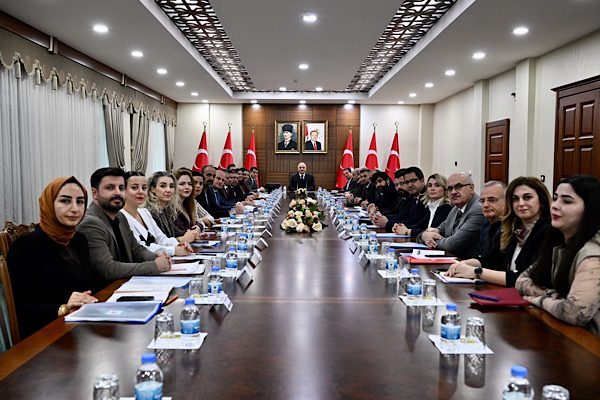 Diyarbakır Valiliği&rsquo;nde d&uuml;zenlenen Bağımlılıkla M&uuml;cadele İl Koordinasyon Kurulu&rsquo;nun &uuml;&ccedil;&uuml;nc&uuml; toplantısı,