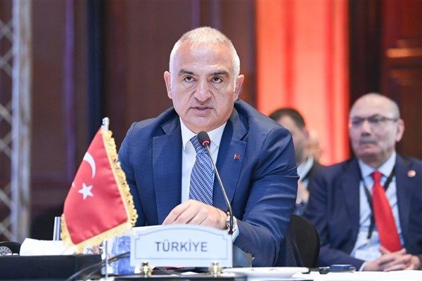 K&uuml;lt&uuml;r ve Turizm Bakanı Mehmet Nuri Ersoy, T&uuml;rk edebiyatının ve