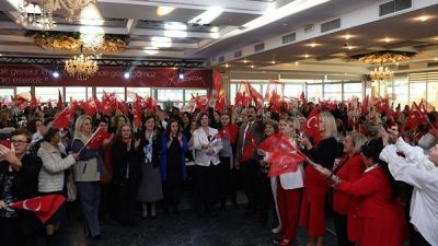 Eskişehir B&uuml;y&uuml;kşehir Belediye Başkanı Ayşe &Uuml;nl&uuml;ce, 29 Ekim Cumhuriyet Bayramı