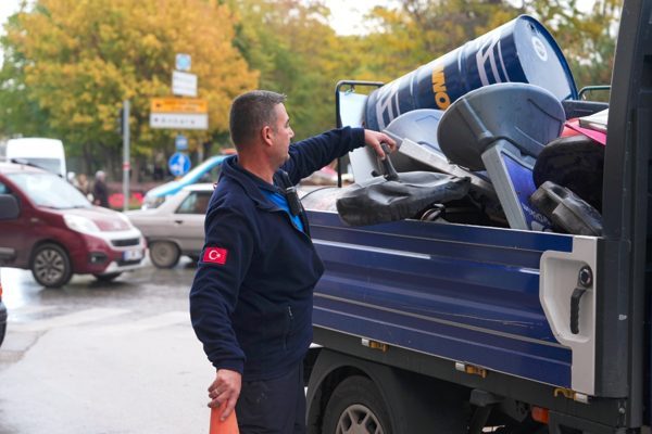 B&uuml;y&uuml;kşehir Belediyesi Zabıta Dairesi Başkanlığı, kaldırım ve yol kenarlarının satışa