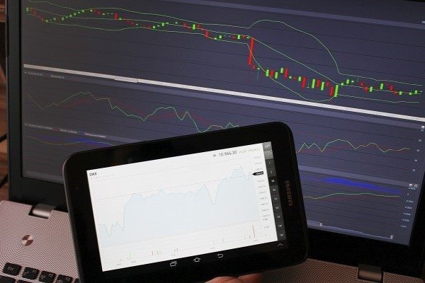 Spot altın y&uuml;zde 0,4 d&uuml;ş&uuml;şle ons başına 4.051,31 dolara gerilerken,