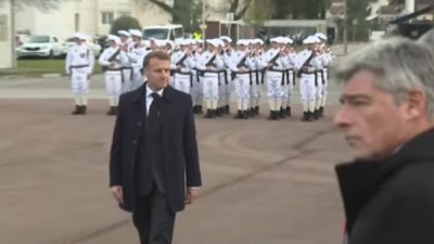 Fransa Cumhurbaşkanı Emmanuel Macron, Fransız Alpleri'ndeki Varces-Allieres-et-Risset'teki askerlere yaptığı konuşmada,