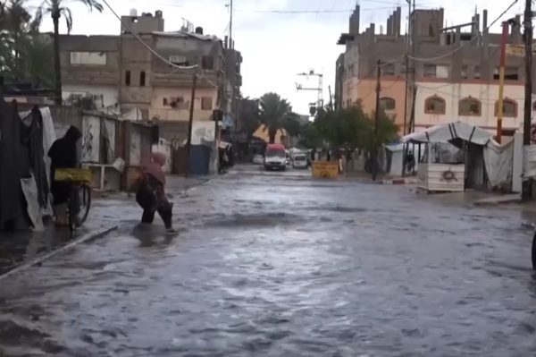 Binlerce &ccedil;adır hasar g&ouml;rd&uuml; ve bu durum, zaten yardıma muhta&ccedil;