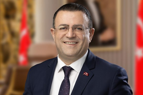 Derince Belediye Başkanı G&ouml;k&ccedil;e, &uuml;lkenin geleceğini şekillendiren, bilgileri, sevgileri ve