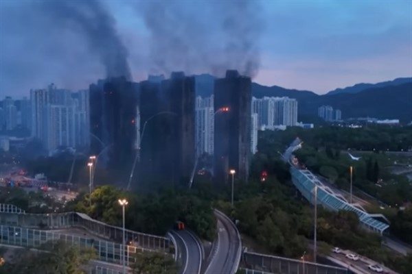 Hong Kong polisi, bakım &ccedil;alışmaları sırasında kullanılan g&uuml;venli olmayan iskele