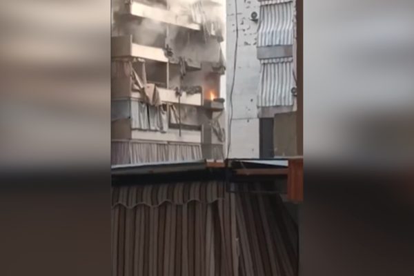 L&uuml;bnan medyası, Dahieh'teki olay yerinden g&ouml;r&uuml;nt&uuml;ler yayınladı. Grup i&ccedil;inde &uuml;st