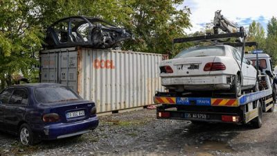 İzmir B&uuml;y&uuml;kşehir Belediyesi Zabıta Dairesi Başkanlığı, terk edilmiş hurda ara&ccedil;lara