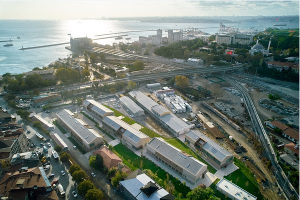 T&uuml;rkiye Cumhuriyeti Devlet Demiryolları&rsquo;na ait tarihi Haydarpaşa ve Sirkeci Garı