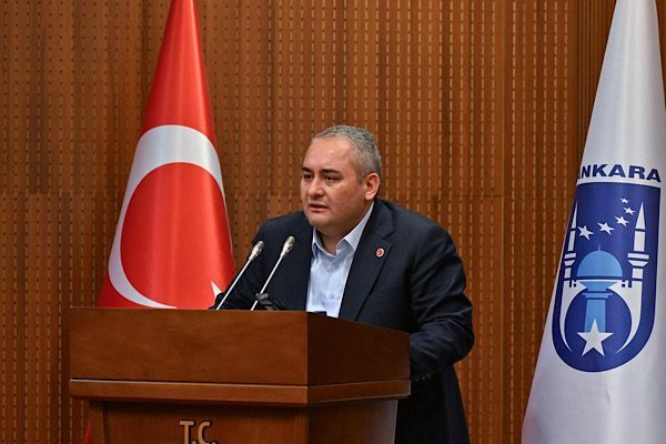 Ankara B&uuml;y&uuml;kşehir Belediyesi (ABB) Meclisi&rsquo;nde konuşan Ke&ccedil;i&ouml;ren Belediye Başkanı Dr.