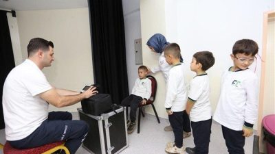 Kepez Belediyesi, y&uuml;r&uuml;tt&uuml;ğ&uuml; &uuml;cretsiz g&ouml;z taramalarına devam ediyor. Belediye Sağlık
