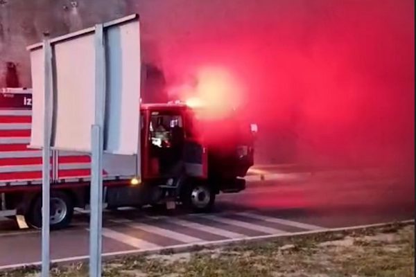 İzmir&rsquo;de Konak T&uuml;nelleri&rsquo;nin Buca y&ouml;n&uuml;ndeki b&ouml;l&uuml;m&uuml;nde bir ara&ccedil;ta sabah saatlerinde