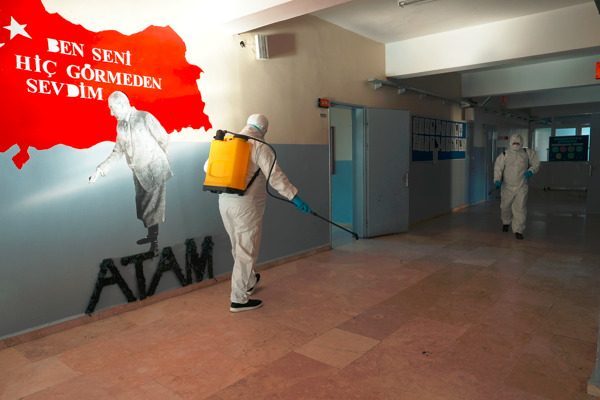 Maltepe Belediyesi Veteriner İşleri M&uuml;d&uuml;rl&uuml;ğ&uuml;&rsquo;ne bağlı ekipler, &ouml;ğrencilerin daha temiz
