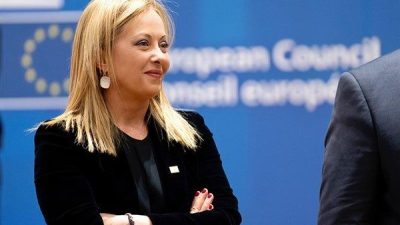 İtalya Başbakanı Giorgia Meloni, Napoli&rsquo;nin Torre del Greco kentinde meydana