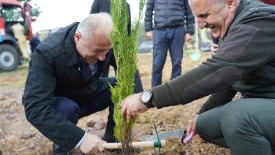 Etkinliğe, Orhangazi Belediye Başkanı Bekir Aydın ve eşi Kıymet Aydın&rsquo;ın