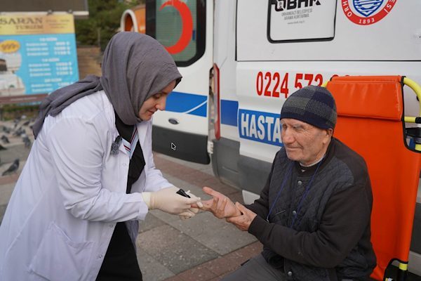 Orhangazi Belediyesi tarafından &nbsp;D&uuml;nya Diyabet G&uuml;n&uuml; dolayısıyla Cumhuriyet Meydanı&rsquo;nda farkındalık