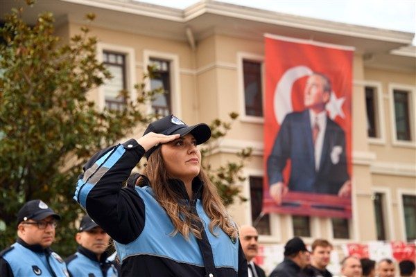 Belediye başkan yardımcıları, meclis &uuml;yeleri, birim m&uuml;d&uuml;rleri, belediye personeli ve