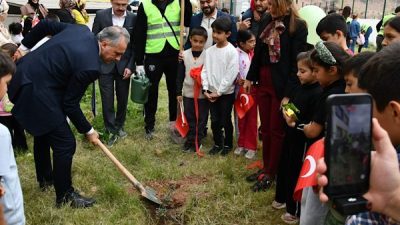 Osmaniye Belediyesi tarafından &nbsp;11 Kasım Milli Ağa&ccedil;landırma G&uuml;n&uuml; kapsamında Uygur