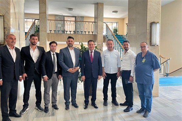 DEVA Partisi Bursa İl Başkanı &Ouml;zt&uuml;rk, sokak hayvanları ve evcil