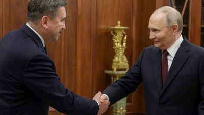 Rusya Devlet Başkanı Putin, FNPR Başkanı Sergey &Ccedil;ernogayev ile &ccedil;alışma