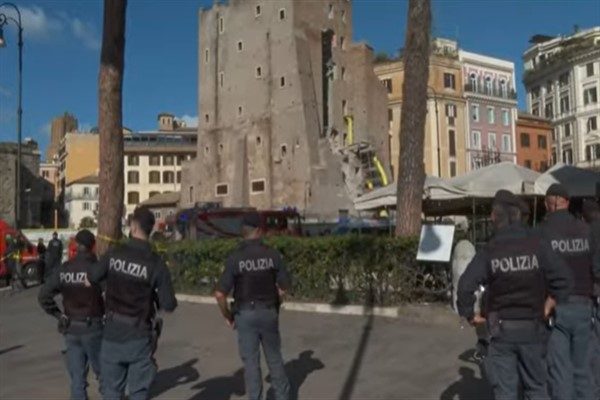 1238 yılında Papa III. Innocentius tarafından inşa edilen ve Roma'nın