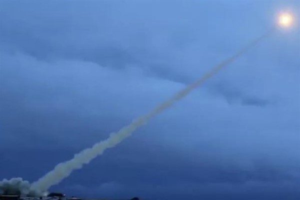 N&uuml;kleer kabiliyetli f&uuml;zenin saatlerce havada kalabildiği, savunma sistemlerinden ka&ccedil;ınabildiği ve
