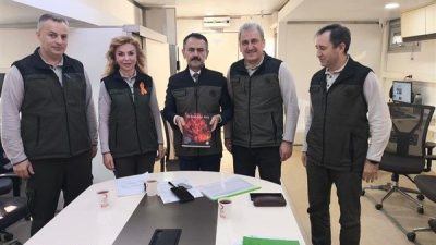 Sakarya Orman B&ouml;lge M&uuml;d&uuml;r&uuml; Metin Top&ccedil;u ve beraberindeki Basın ve
