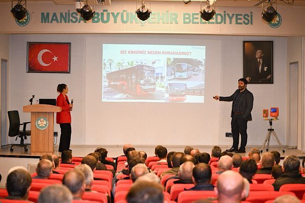 BESOT Konferans Salonu&rsquo;nda başlayan eğitim programında, s&uuml;r&uuml;c&uuml;lere hizmet standartları, etkili