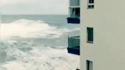 Cumartesi g&uuml;n&uuml; adayı &ccedil;evreleyen deniz &ccedil;alkantılı ge&ccedil;ti ve Tenerife kıyıları