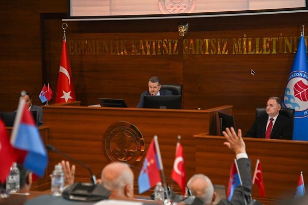 Trabzon B&uuml;y&uuml;kşehir Belediye Başkanı Ahmet Metin Gen&ccedil; başkanlığında ger&ccedil;ekleştirilen TİSKİ