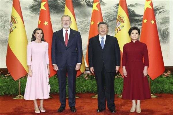 &Ccedil;in Cumhurbaşkanı Xi Jinping, bug&uuml;n Beijing'de &Ccedil;in'e ziyarette bulunan İspanya