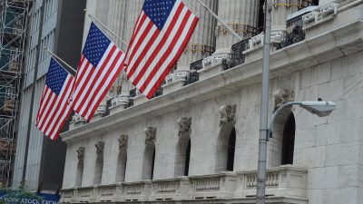Dow Jones End&uuml;striyel Ortalamasına bağlı vadeli işlemler, yatay &ccedil;izginin biraz