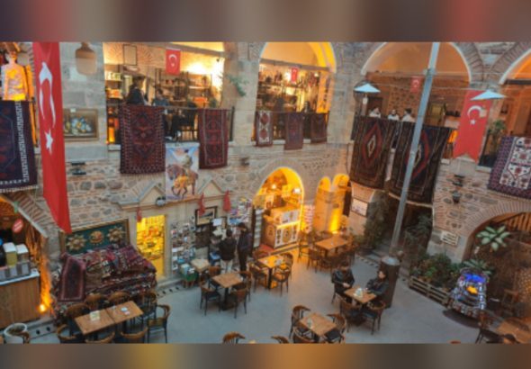 Taşhan&rsquo;daki Organik Bah&ccedil;e isimli işletmenin sahibi Mine Ay, b&ouml;lgeyle ilgili