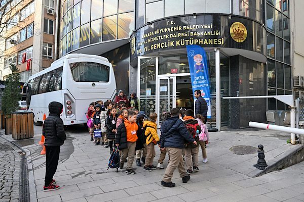 Ankara B&uuml;y&uuml;kşehir Belediyesi (ABB), &ccedil;ocukların kitaplarla daha erken yaşta buluşmasını