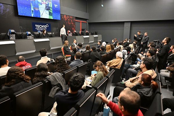 Balıkesir B&uuml;y&uuml;kşehir Belediye Başkanı Ahmet Akın, Balıkesir B&uuml;y&uuml;kşehir Belediyesi &nbsp;TECH10'da