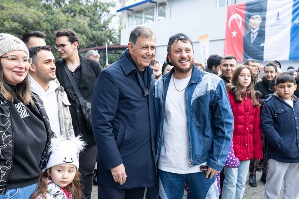 İzmir B&uuml;y&uuml;kşehir Belediye Başkanı Tugay&rsquo;ın, Karşıyaka Belediye Başkanlığı d&ouml;neminde başlattığı