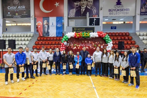 İzmir B&uuml;y&uuml;kşehir Belediye Başkanı Cemil Tugay, İzmir B&uuml;y&uuml;kşehir Belediyesi Gen&ccedil;lik