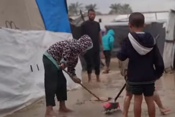 UNICEF s&ouml;zc&uuml;s&uuml; Jonathan Crickx, yaptığı a&ccedil;ıklamada, gece boyunca havanın "korkun&ccedil;"