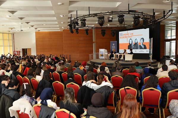 Bursa B&uuml;y&uuml;kşehir Belediyesi tarafından &ldquo;Bursa Sanatla Yeşeriyor&rdquo; etkinlikleri kapsamında d&uuml;zenlenen