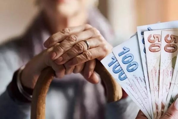 Bursa Emekli ve Emek&ccedil;iler Derneği Başkanıat Hast&uuml;rk, emeklilerin taleplerini a&ccedil;ıkladı.