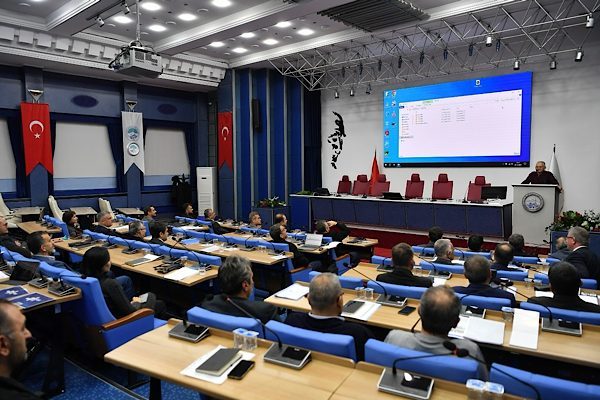 Kayseri B&uuml;y&uuml;kşehir Belediye Başkanı Dr. Memduh B&uuml;y&uuml;kkılı&ccedil;, kurmaylarıyla birlikte 2025