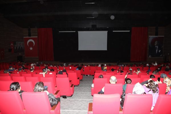 Aralık ayı &Ccedil;ayırova K&uuml;lt&uuml;r-Sanat takvimi kapsamında d&uuml;zenlenen programlarda son olarak