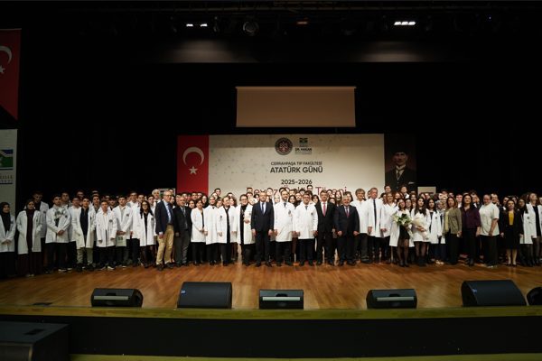 Cerrahpaşa Tıp Fak&uuml;ltesi 2025&ndash;2026 Eğitim &Ouml;ğretim Yılı Beyaz &Ouml;nl&uuml;k T&ouml;reninde,