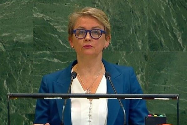 İngiltere Dışişleri Bakanı Cooper, Ukrayna i&ccedil;in adil ve kalıcı bir