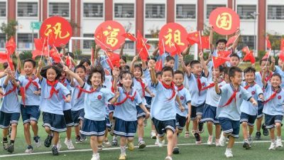 &Ccedil;in Cumhurbaşkanı&nbsp;Xi Jinping &ccedil;ocukların ve gen&ccedil;lerin (18 yaş altı bireylerin),