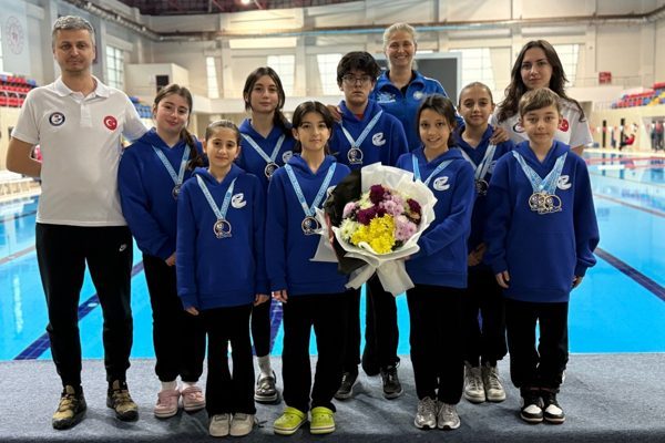 Eskişehir B&uuml;y&uuml;kşehir Spor Kul&uuml;b&uuml; sporcuları, Artistik Y&uuml;zme T&uuml;rkiye Şampiyonası&rsquo;nda katıldığı