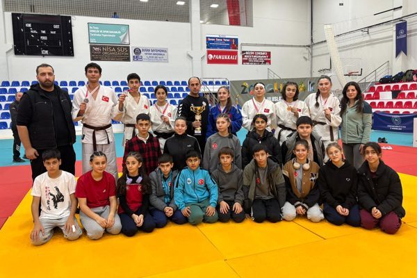 Zonguldak&rsquo;ta d&uuml;zenlenen 9. Uluslararası Judo Madenci Kupası&rsquo;nda m&uuml;cadele eden Gemlik