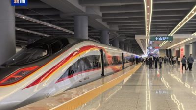 Guangzhou-Zhanjiang y&uuml;ksek hızlı treninin ilk seferleri bug&uuml;n başladı.&nbsp; &Ccedil;in&rsquo;in Guangdong