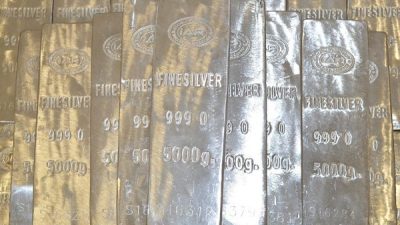 Piyasa analistlerine g&ouml;re, uzun vadede, g&uuml;m&uuml;ş&uuml; makul d&uuml;zeyde y&uuml;ksek fiyatlarda